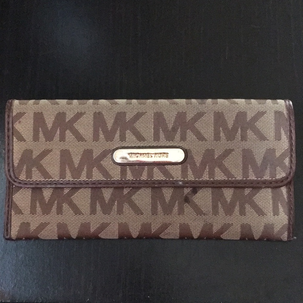 Michael Kors wallet ✨